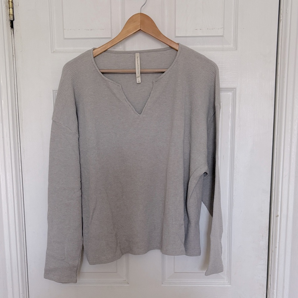 Babaton (Aritzia) Light Gray V-Neck waffle Shirt